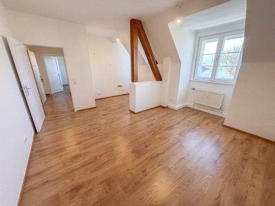Neu sanierte Dachgeschoßwohnung mit Ausblick