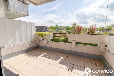 Küche, Balkon & Stellplatz | Moderne 2-Zimmer-Wohnung mit renoviertem Bad und Blick ins Grüne
