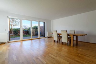 Panorama-Stadthaus mit Garten und Blick auf die Rostocker Altstadt
