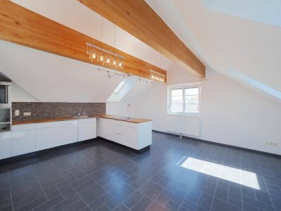 Zentrumsnah - Helle 3-Zimmer-Wohnung mit großzügiger Dachterrasse in ruhiger Innenhoflage