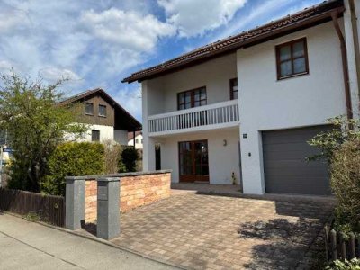 Geräumige, gepflegte 6-Zimmer-Doppelhaushälfte mit geh. Innenausstattung und EBK