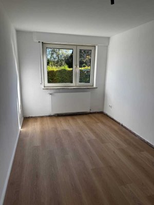 Erstbezug nach Teilsanierung: Tolle 2-Zimmer-Wohnung mit Balkon & Stellplatz