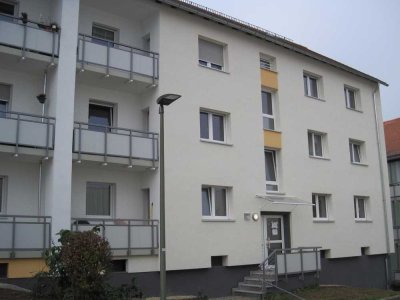 Renovierte 3 - Zimmer Wohnung mit Balkon in Zentrumsnähe