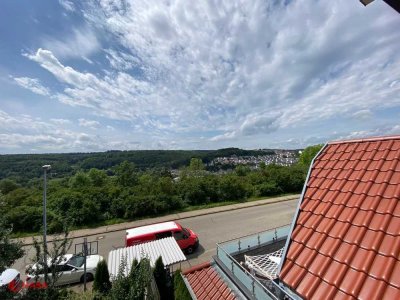 Exklusive 4,5 Zimmer -Dachgeschosswohnung mit 2x Balkone & Garagenstellplatz in Top-Lage von Blauste