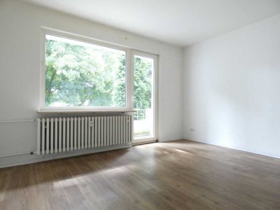 Super geschnittenen -  kleine 3 Raum Whg mit Balkon im Dichterviertel