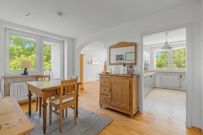 Lichterfüllte Wohnung mit Blick ins Grüne