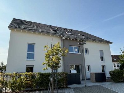 Neubau - Dachgeschosswohnung m. Wärmepumpe, ruhige Lage