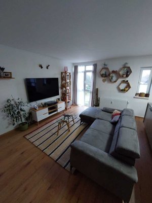 Voll möblierte 2,5 Zimme-W. mit Balkon, Keller, EBK Stellplatz / Fully furnished 2.5-room apartment