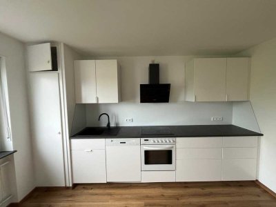 Geschmackvolle, vollst. renovierte 3-Zimmer-Wohnung mit geh. Innenausstattung mit EBK