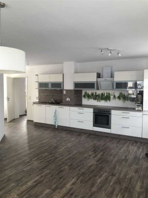 Gut gelegenes 2-Familienhaus mit Gewerbeeinheit