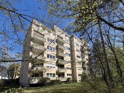 MIT BLICK INS GRÜNE: SAN.-BEDÜRFTIGE 2-ZI-ETW MIT SÜDBALKON, LIFT UND TG-STELLPLATZ IN ER-BÜCHENBACH