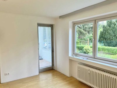 Geschmackvolle, vollst. renovierte 1-Zimmer-Hochparterre-Wohnung mit Balkon in Berlin Reinickendorf
