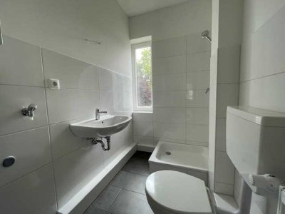 3-Zimmer-Wohnung mit kleiner Küchenzeile.