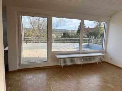 ***schöne, großzügige 4,5-Zi.-Dachgeschosswohnung***