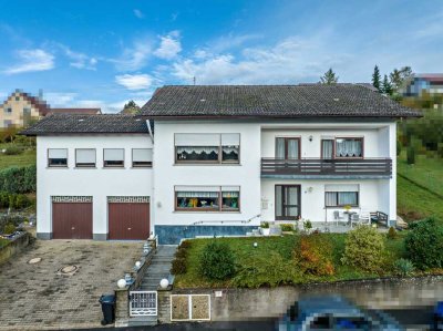 Freistehendes Zweifamilienhaus mit großem Garten in Waldmühlbach zu verkaufen