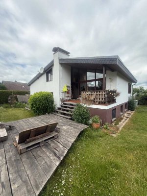 freistehendes Traumhaus mitten im eingewachsenen Garten