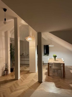 Möblierte, klimatisierte und moderne 2-Zimmer Dachgeschosswohnung mit Balkon in Heilbronn-Horkheim