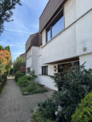 Tolles großzügiges Haus mit Sonne den ganzen Tag und Garagenplätze