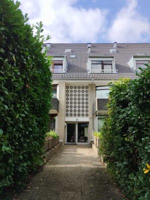Frisch sanierte 1,5-Zimmer-Wohnung mit großem Balkon in Wellingsbüttel