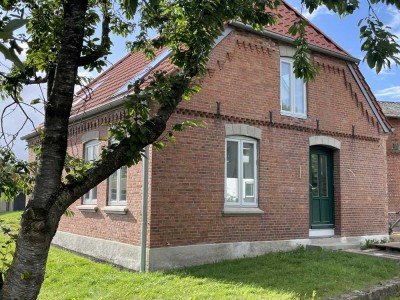 Erstbezug nach Kernsanierung: Architektonisches Haus zur Miete