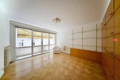 Stilvoll sanierte Wohnung (Büro) mit Loggia
