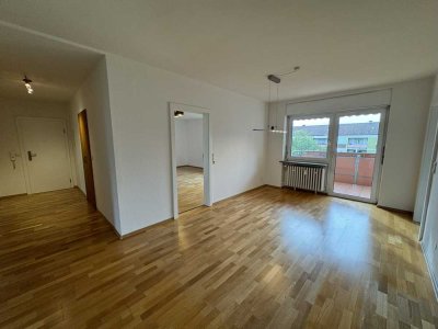 Frisch renovierte 5 Zimmer Wohnung mit Balkon