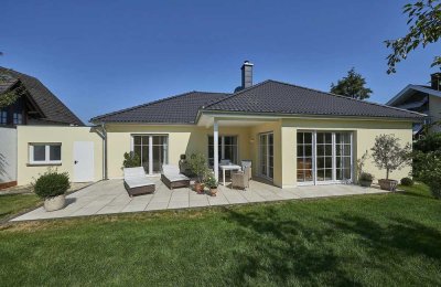 Schicker Neubau im Neubaugebiet! Komfortabel Leben im Bungalow - inkl. überdachter Sonnenterrasse!