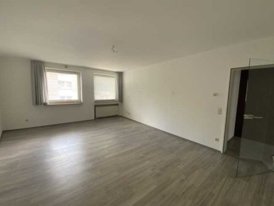 Komfortable 2-Zimmer-Wohnung mit Aufzug, Einbauküche und Balkon