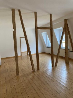 Lichtdurchflutete, superschöne  2-Raum-Wohnung in verkehrsberuhigter Lage der Alstadt