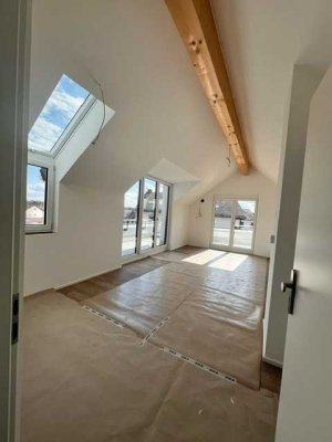 Neubau von privat: 2 Zimmer DG-Wohnung mit herrlichen Blick und großer Dachterrasse