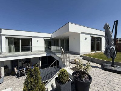 Katip | Stil trifft Funktion – top-moderner, neuwertiger Bungalow in Königsbrunn
