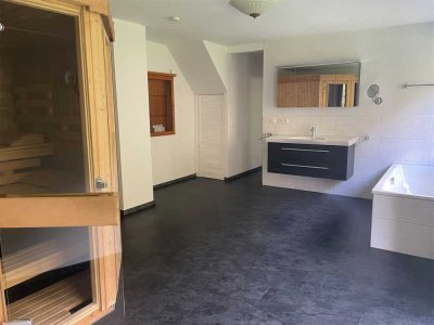** 2 für 1! - Große Wohnung mit viel Potenzial + zusätzliches Appartement! **