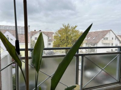 Helle 2-ZKB-Wohnung mit großer Loggia und TG-Stellplatz in sehr guter Lage von Mannheim-Seckenheim