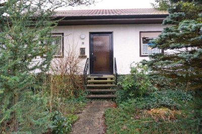 Ein Haus mit Potential
Schmuckes Wohnhaus
5 Zimmer-2 Bäder-Wintergarten
durchrenovieren/einziehen