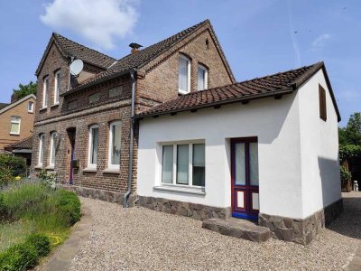 Zweifamilienhaus mit erheblichem Potential zur Erweiterung