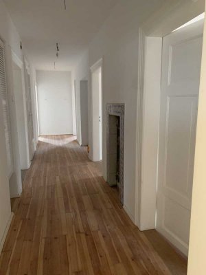 Großzügige 4-Zimmer Altbauwohnung mit Dachterrasse, Balkon und Garten in Regensburg-Ostenviertel