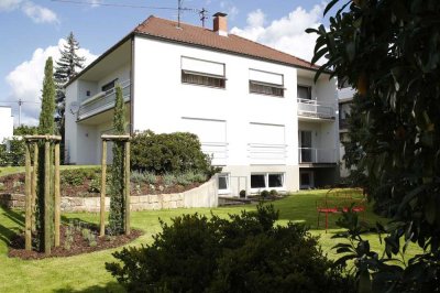 Exklusiver Wohntraum in begehrter Lage: Modernes Zwei-Familienhaus zum Einziehen und Wohlfühlen