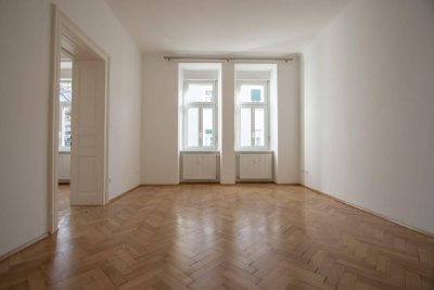 Sanierte Altbauwohnung mit 2 Balkonen!