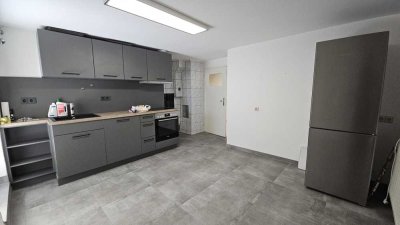 Sanierte 3-Zimmer-EG-Wohnung mit Terrasse und Kachel-Ofen in Sontheim