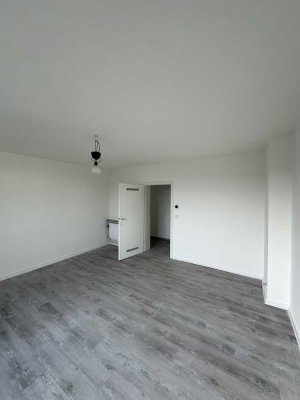 City/Uninähe: Wohnküche, WG-taugliche 2 Zimmer mit Balkon und Einbauküche;  sofort frei