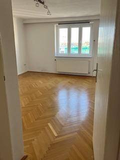 Ruhige, sonnige, zentrale 66m²-Wohnung: zwei Zimmer + separate Küche
