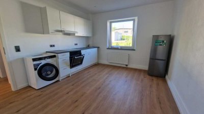 Neu renovierte 2,5-Zimmer-Wohnung mit Einbauküche