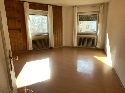 Zentrale und  gemütliche 3-Zi.-Wohnung, Familien- und WG geeignet