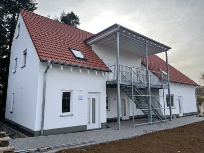 Hünfeld-Oberrombach: SCHLAUER WOHNEN: Neubau-KfW 55 Dachgeschosswohnung mit verstecktem Raumwunder