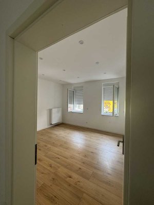 Frische 3,5-Zimmer-Wohnung in Frankfurt-Sindlingen Erstbezug nach Sanierung & Top-Verkehrsanbindung