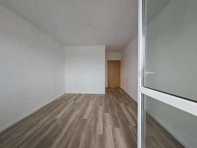 renovierte 2 Raum Wohnung mit Balkon am Stadtrand