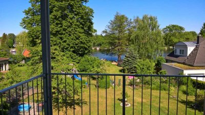 Sonnige Wohlfühlwohnung mit Wasserblick und Balkon