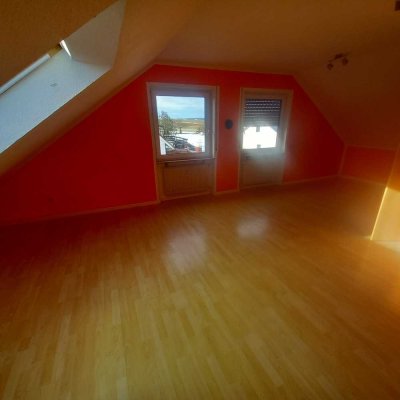 Helle 3-Zimmer Dachgeschosswohnung in Egenhausen