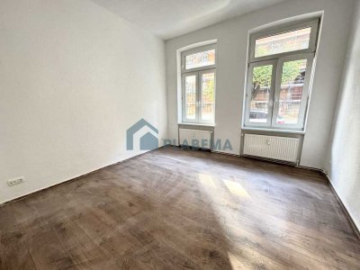 Renovierte 2-Zimmer-Wohnung mit neuer Einbauküche & Tageslichtbad mit Wanne in zentraler Lage