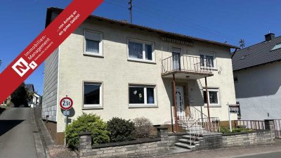 Großes Ein- bis Zweifamilienhaus mit Garage und Garten